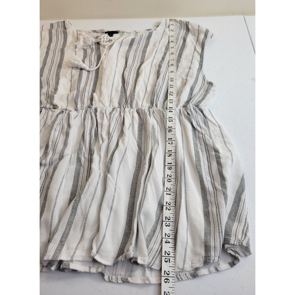 Torrid Top Peplum Women's Size 3X Gray White Striped Tie Neck Tassel Sleeveless - Picture 5 of 10